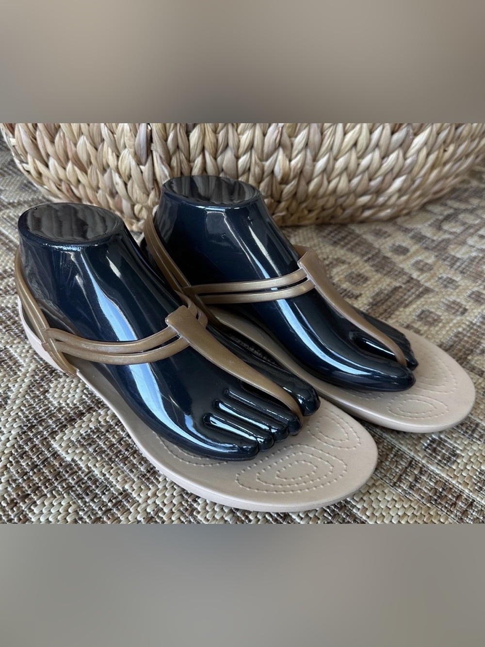 CROCS Sandal Womens Sz 8 Isabella T-Strap Thong Iconic Comfort Jelly Carmel Gold